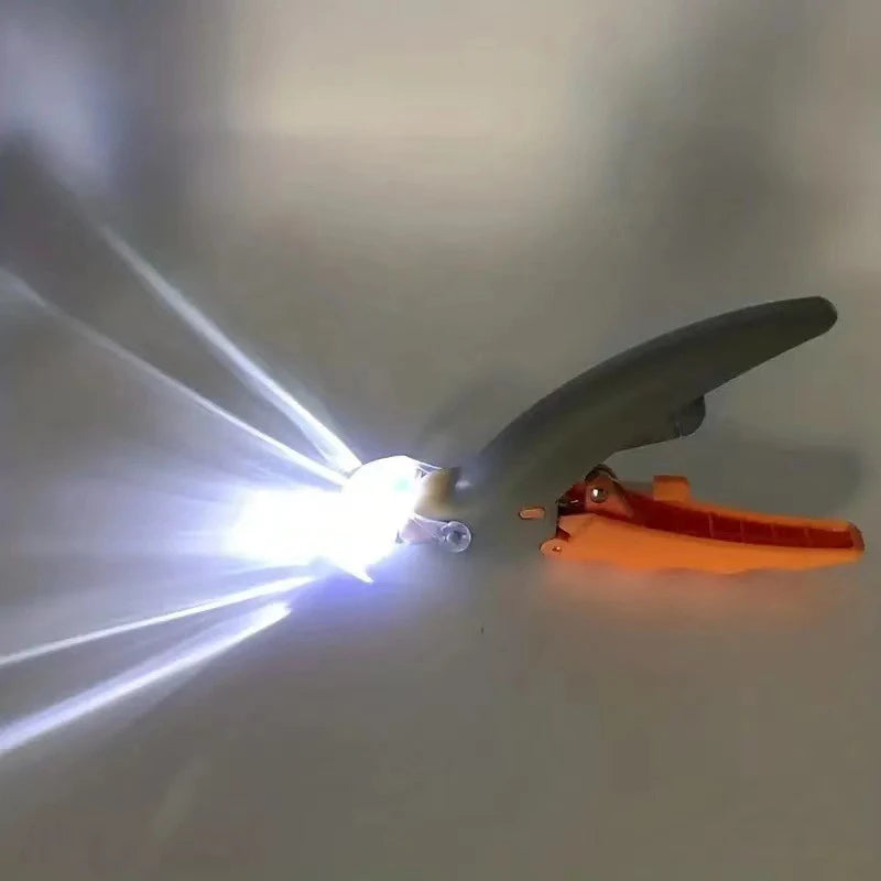 Pfotenpflege leicht gemacht – Nagelknipser mit LED-Licht für Hunde & Katzen
